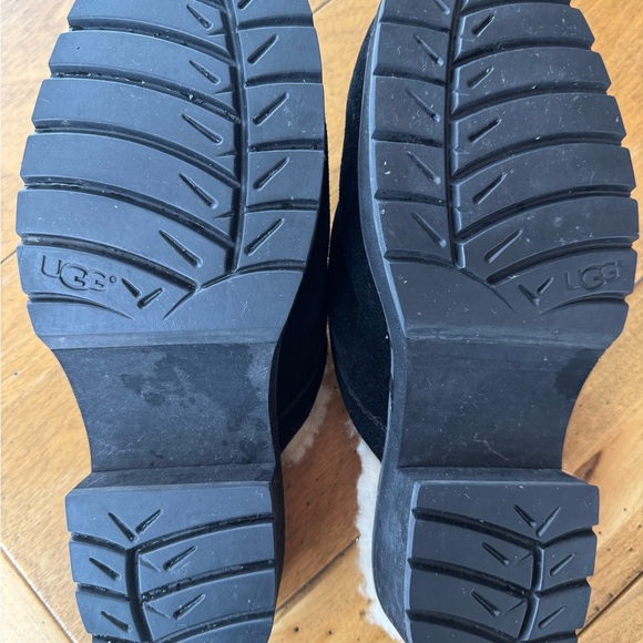 UGG Black Floral Embroidered Shearling Mules - Picture 4 of 5